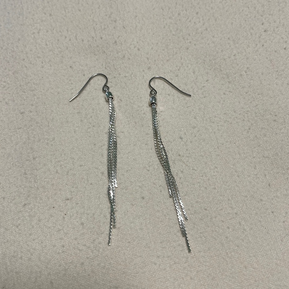 Silver asymmetrical length earrings*